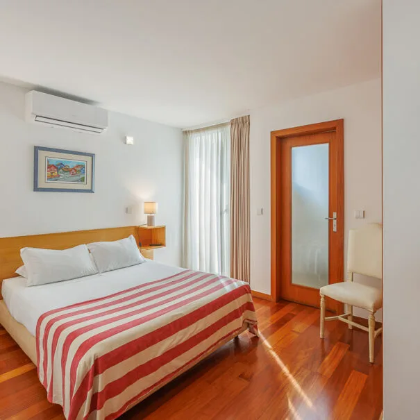 Double room with rear-street view