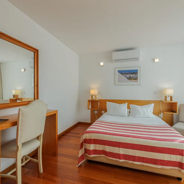 Superior double room with rear-street view