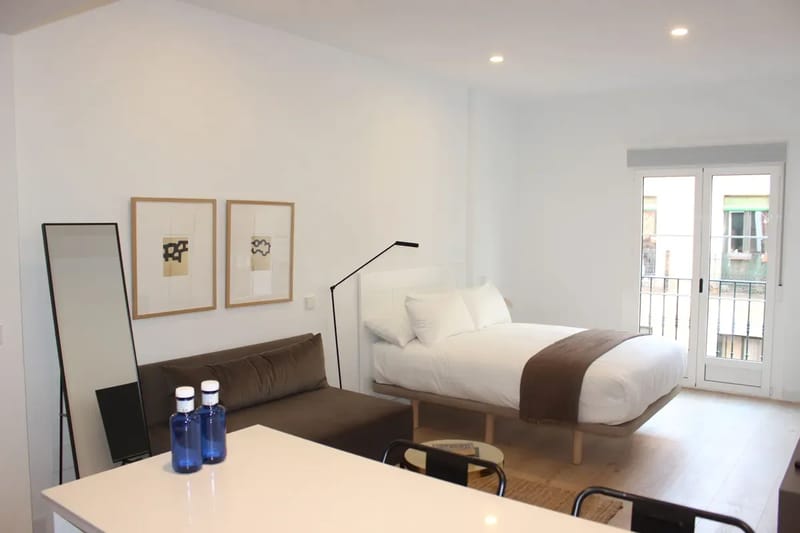Airy 1BR w/ Balcony in Central Madrid