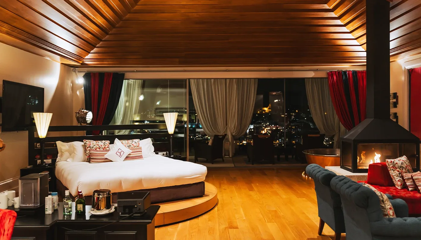 Rooms & Suites