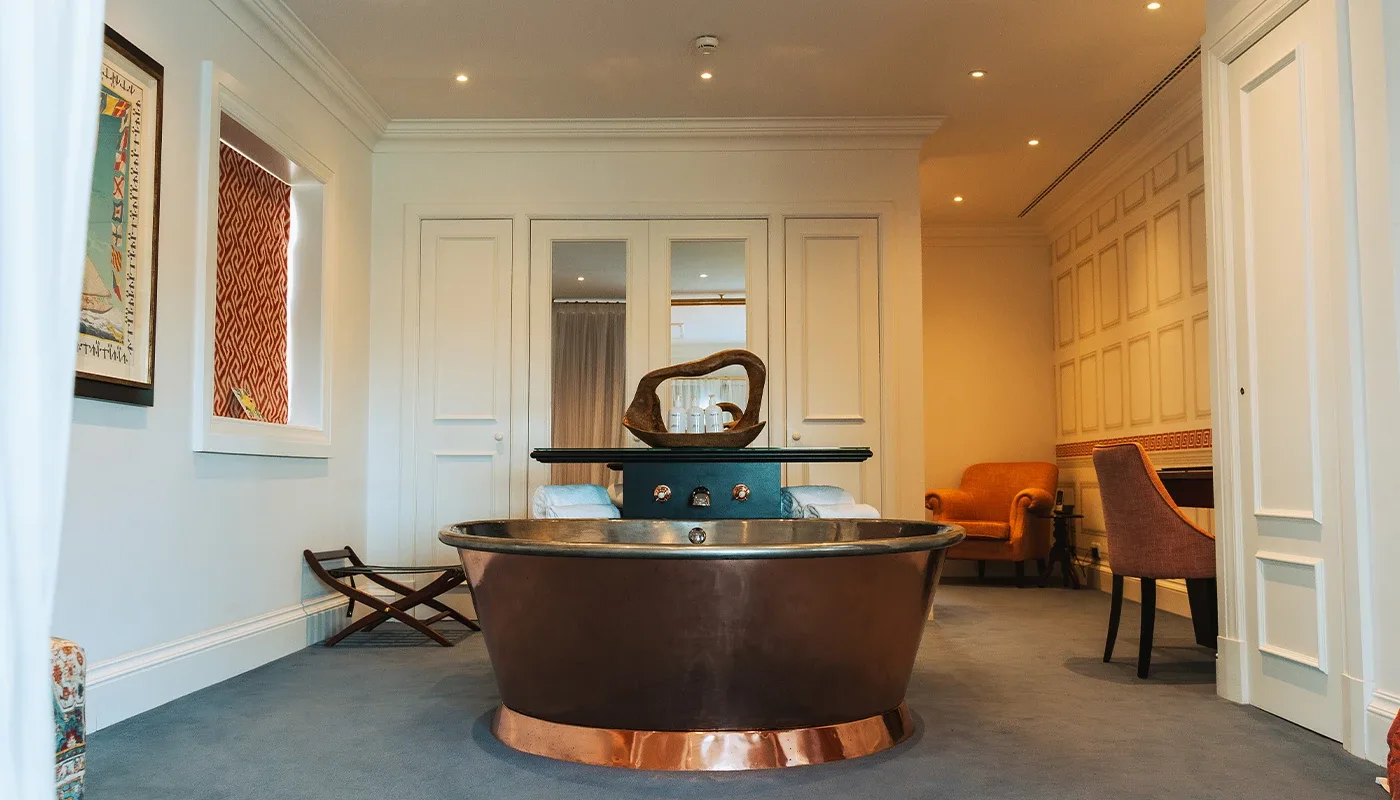 Rooms & Suites