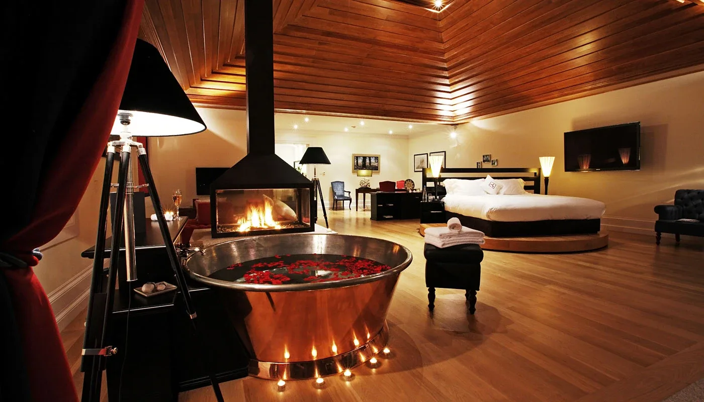 Rooms & Suites