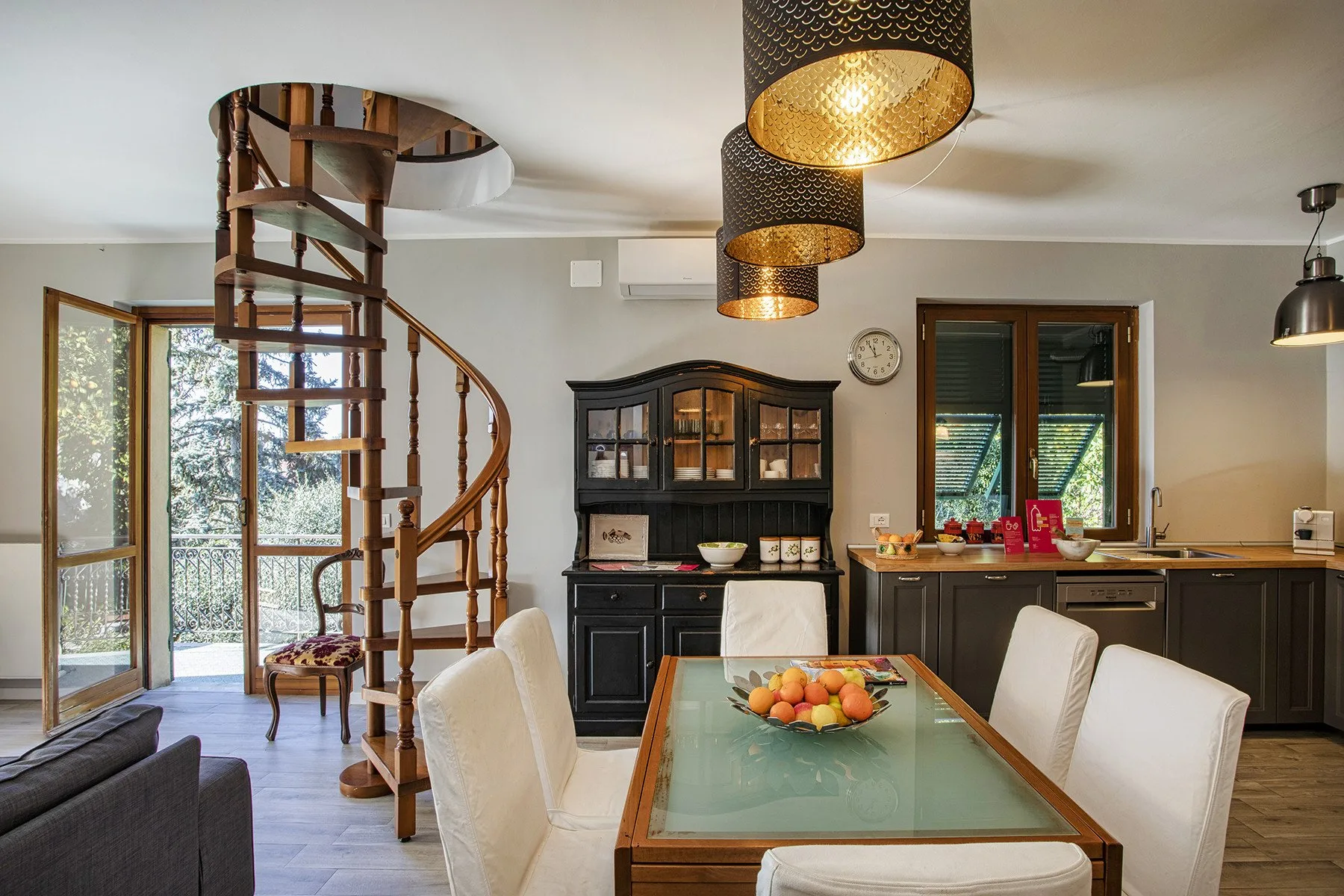 Seaview Apartment with Garden