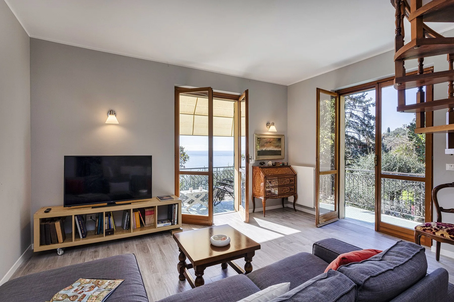 Seaview Apartment with Garden