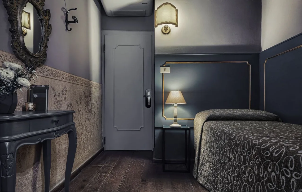 Single Room with shared bathroom