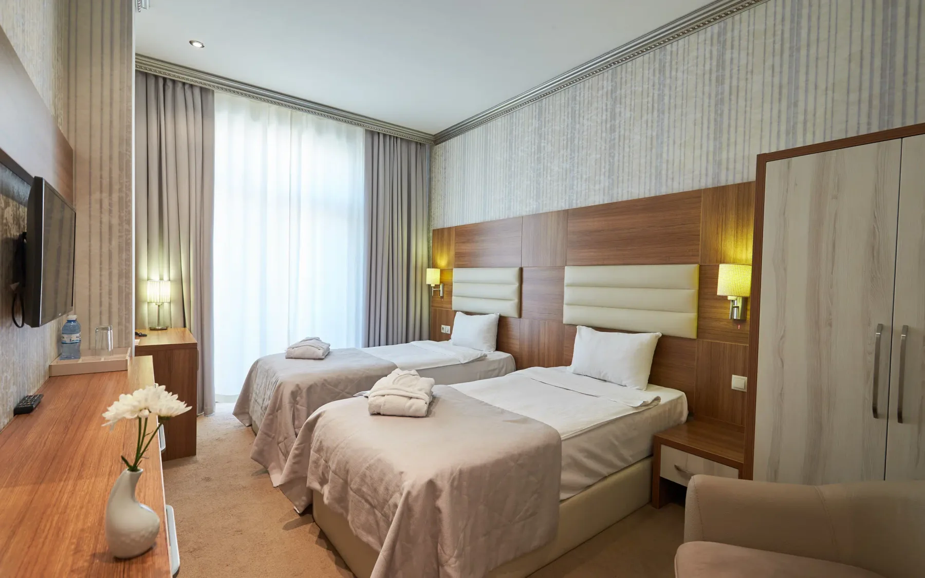 Boulevard Side Hotel property image
