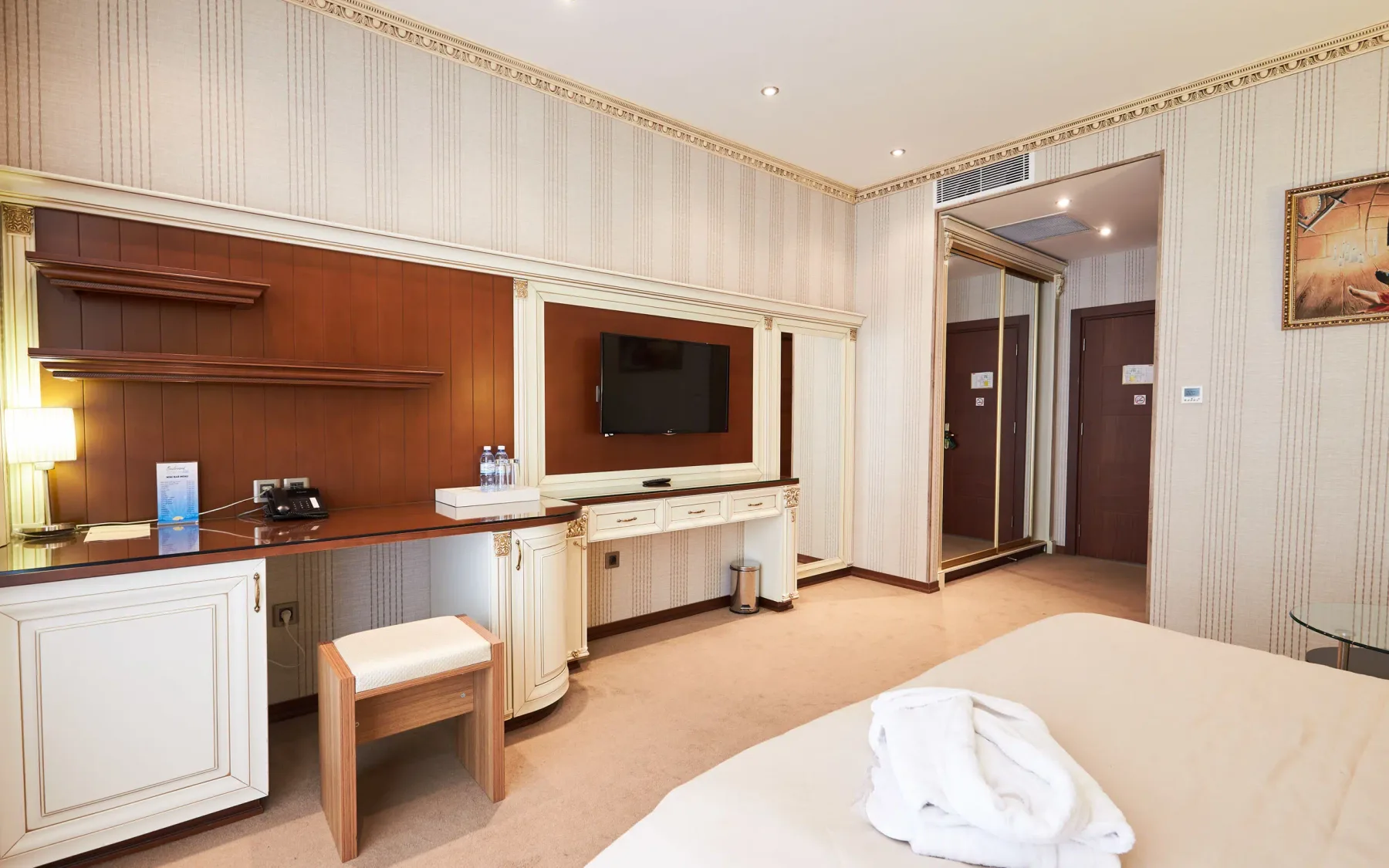 Boulevard Side Hotel property image