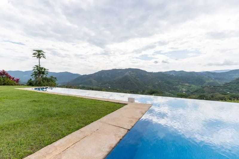 Majestic 4BR Villa w/ Pool at Mesa de Yeguas