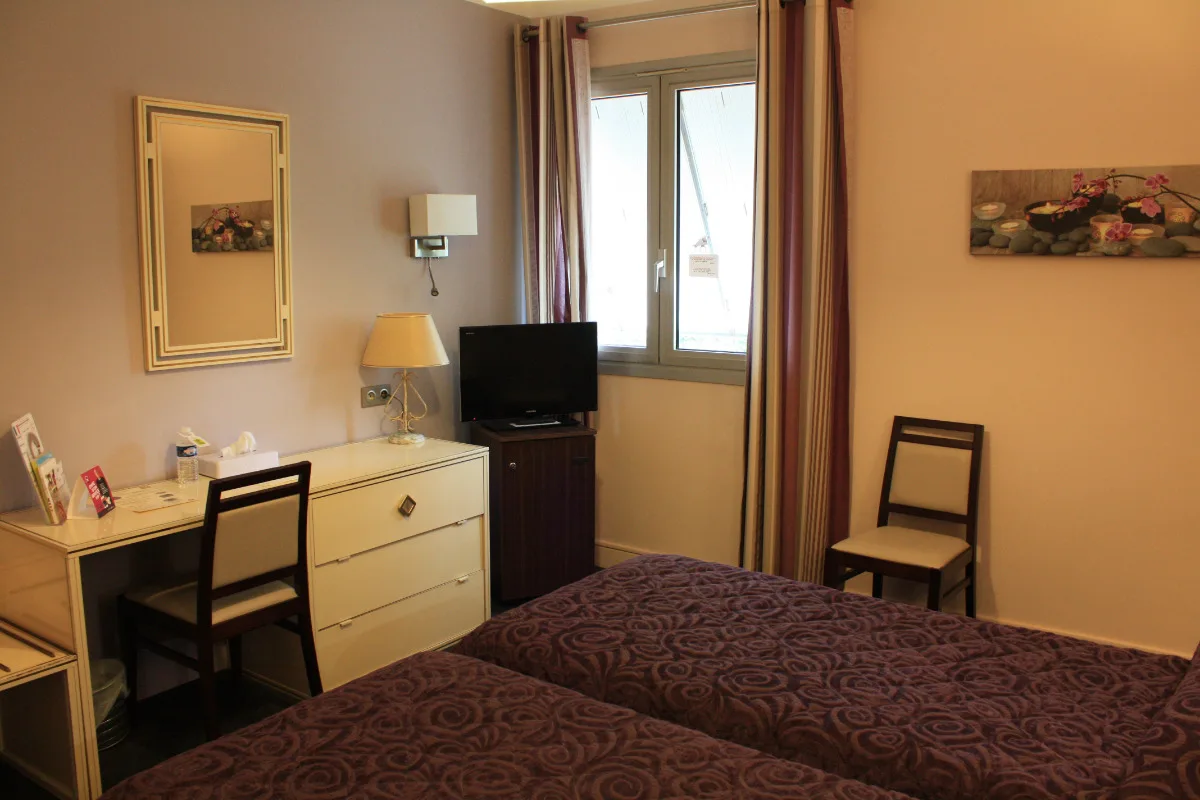 Habitación confort con ducha y dos camas