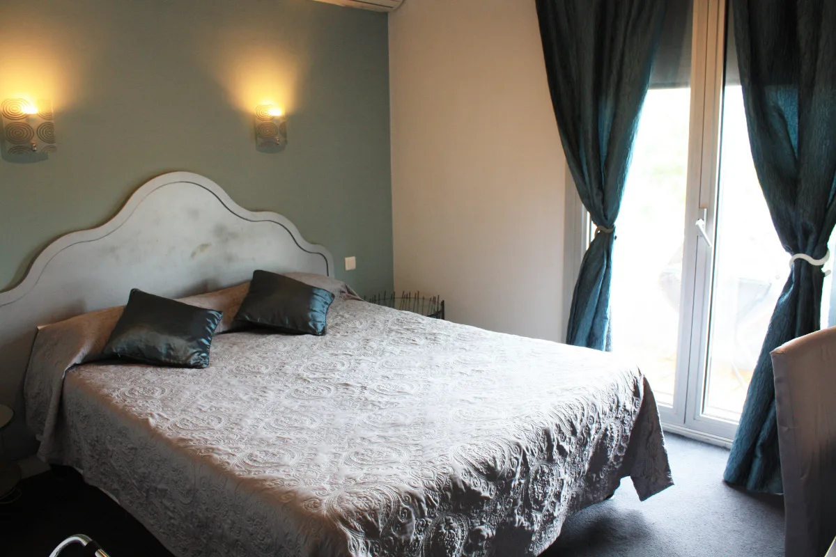 Standard room with shower