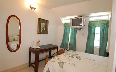 Deyna’s City Inn