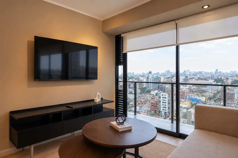Vibrant 1BR w/ Balcony in Prime Miraflores