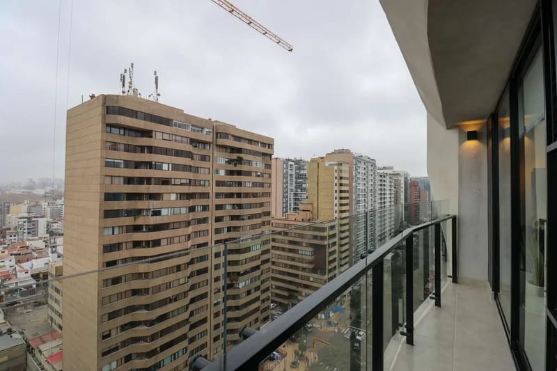 Vibrant 1BR w/ Balcony in Prime Miraflores