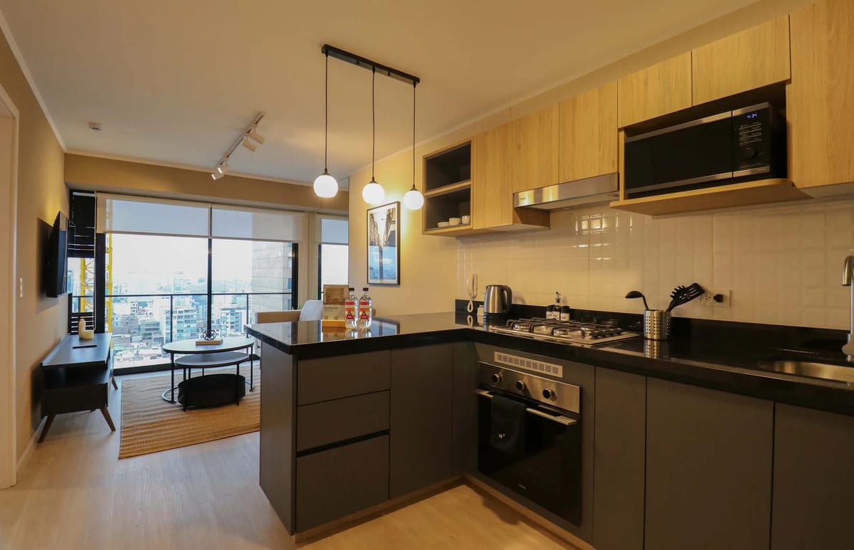 Vibrant 1BR w/ Balcony in Prime Miraflores