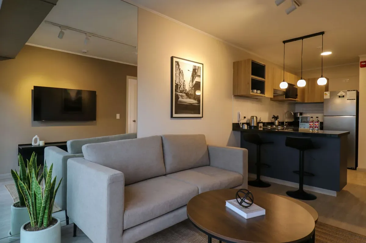 Vibrant 1BR w/ Balcony in Prime Miraflores