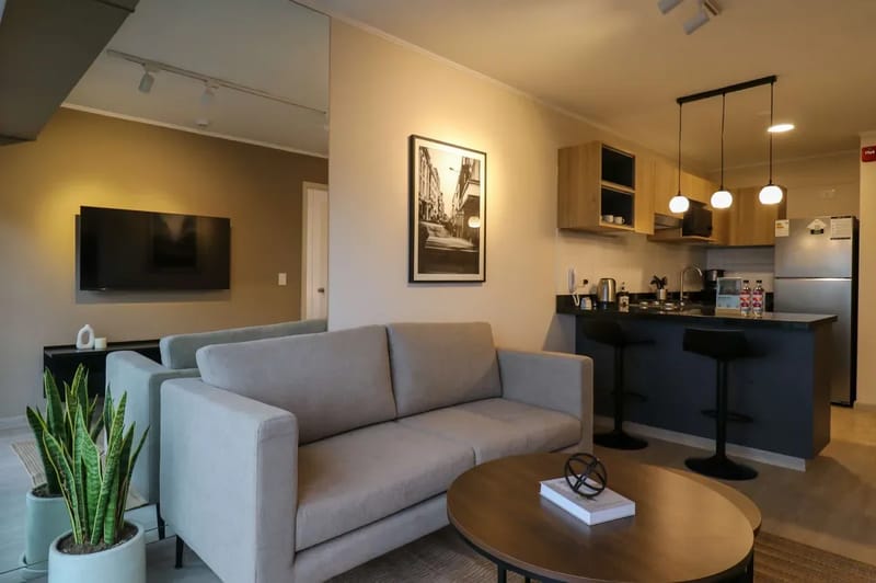 Vibrant 1BR w/ Balcony in Prime Miraflores