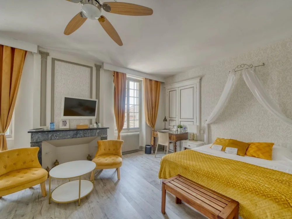 Guest room