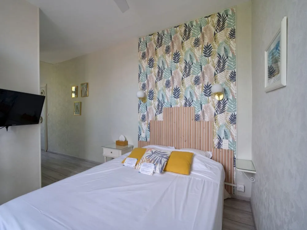 Guest room