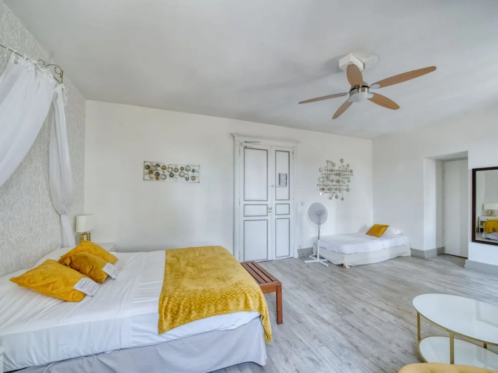 Guest room