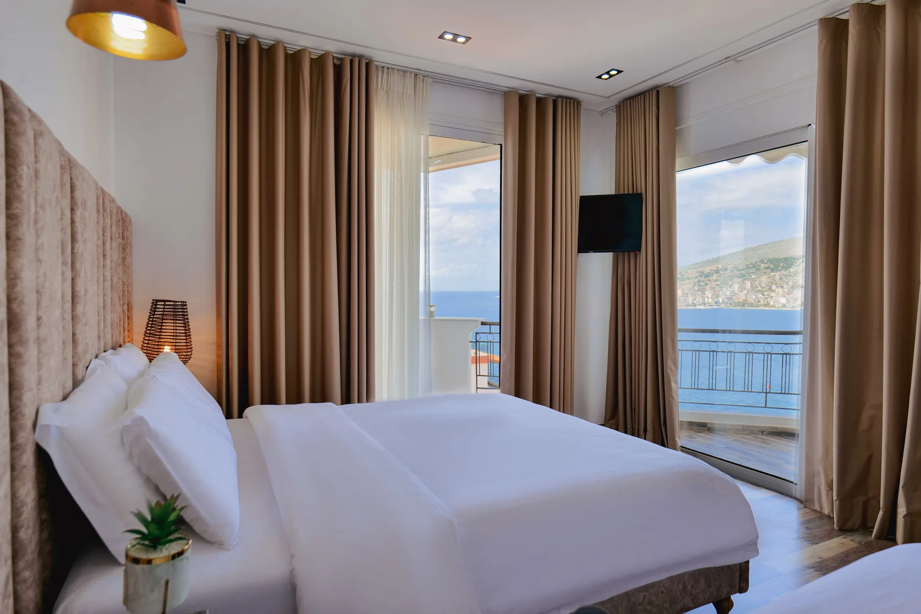 Habitación triple deluxe con vistas al mar