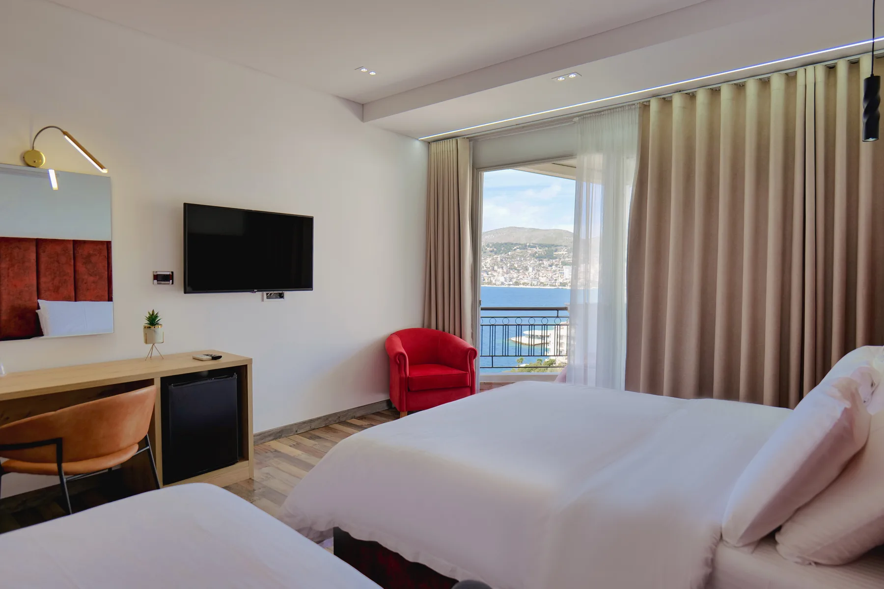 Habitación triple deluxe con vistas al mar