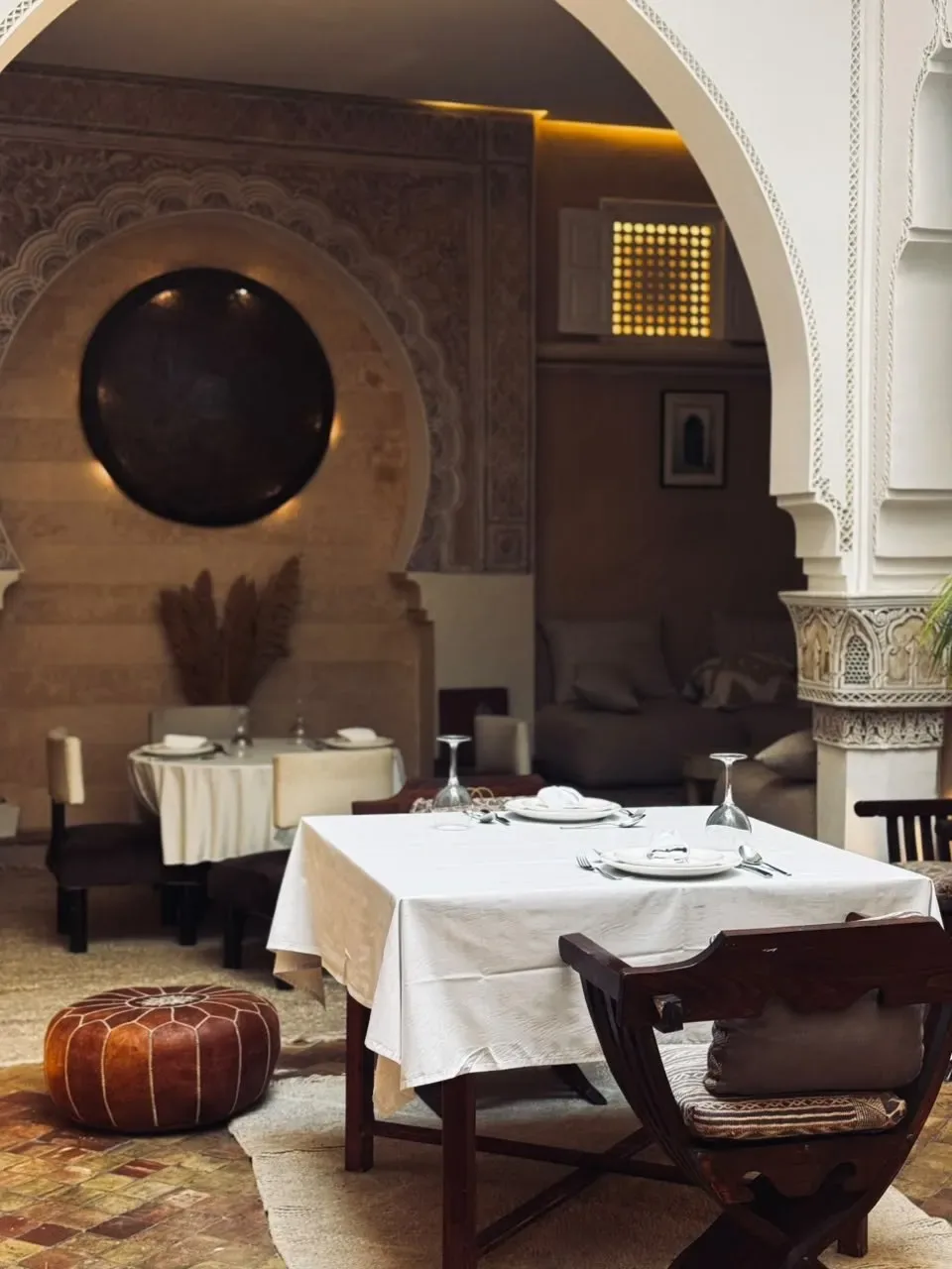 La medina de Marrakech y las montañas del Atlas