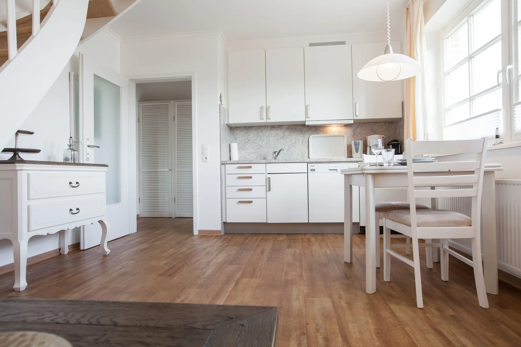 2-Raum-Appartement im OG/DG, ca 43m² Nutzfläche für bis zu 2 Personen.