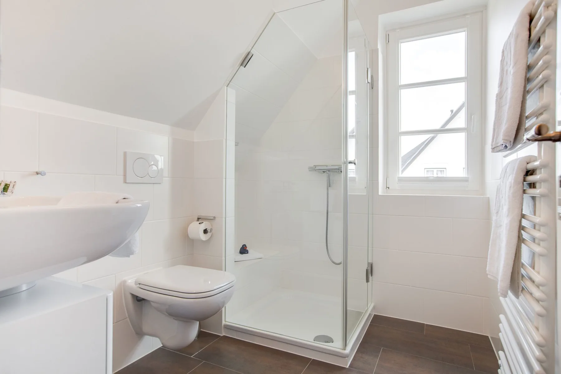 2-Raum-Appartement im OG/DG, ca 43m² Nutzfläche für bis zu 2 Personen.