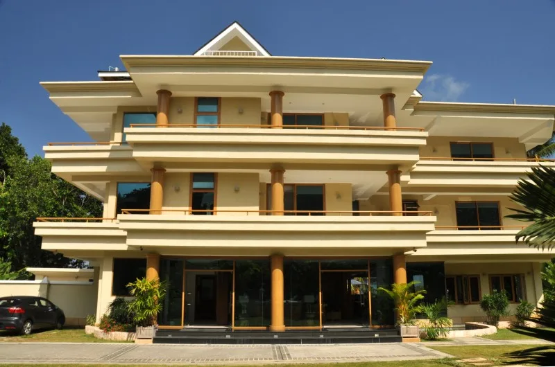 Vista exterior del Crown Beach Hotel