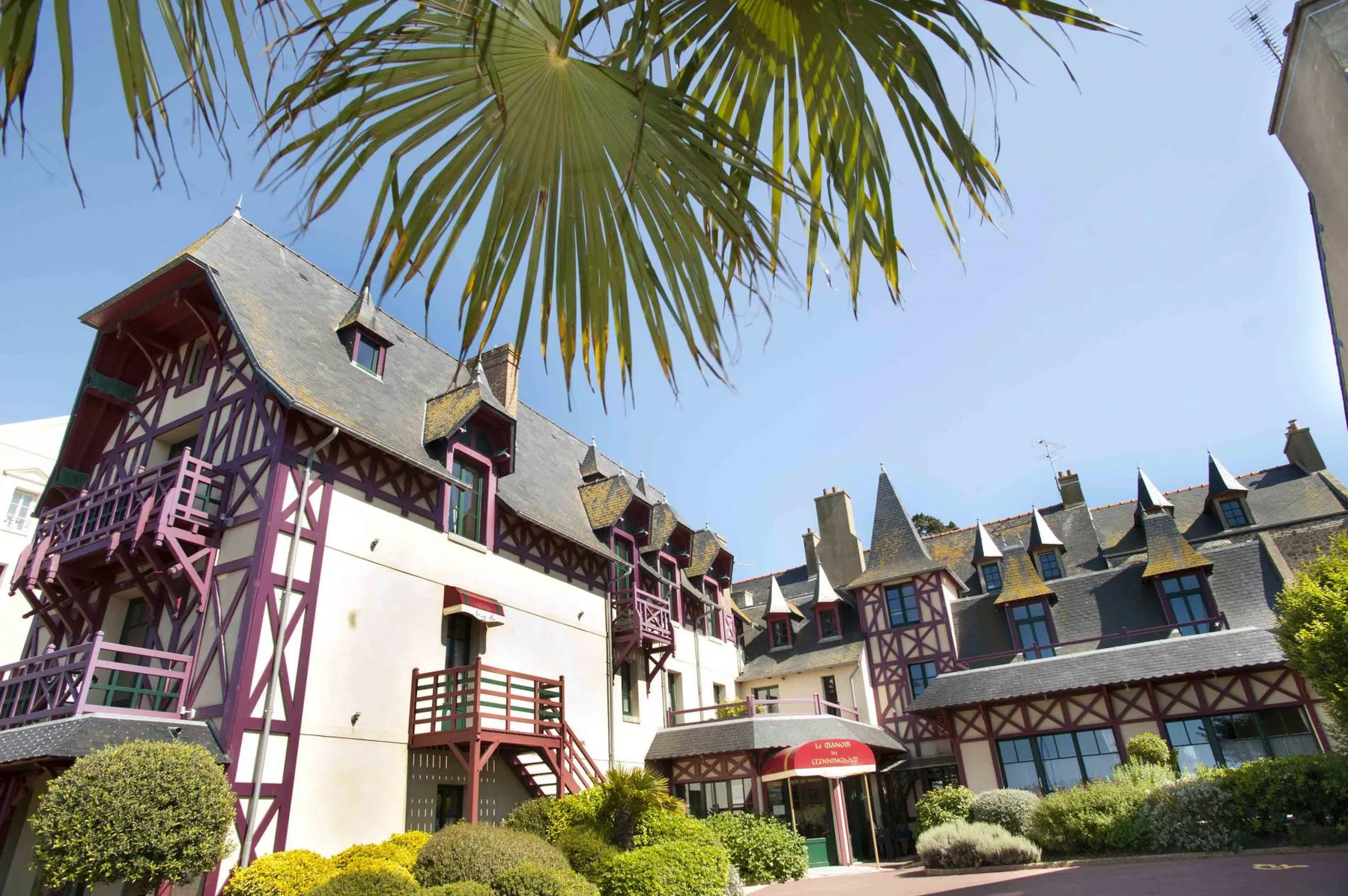 Hotel de tres estrellas en primera línea de mar