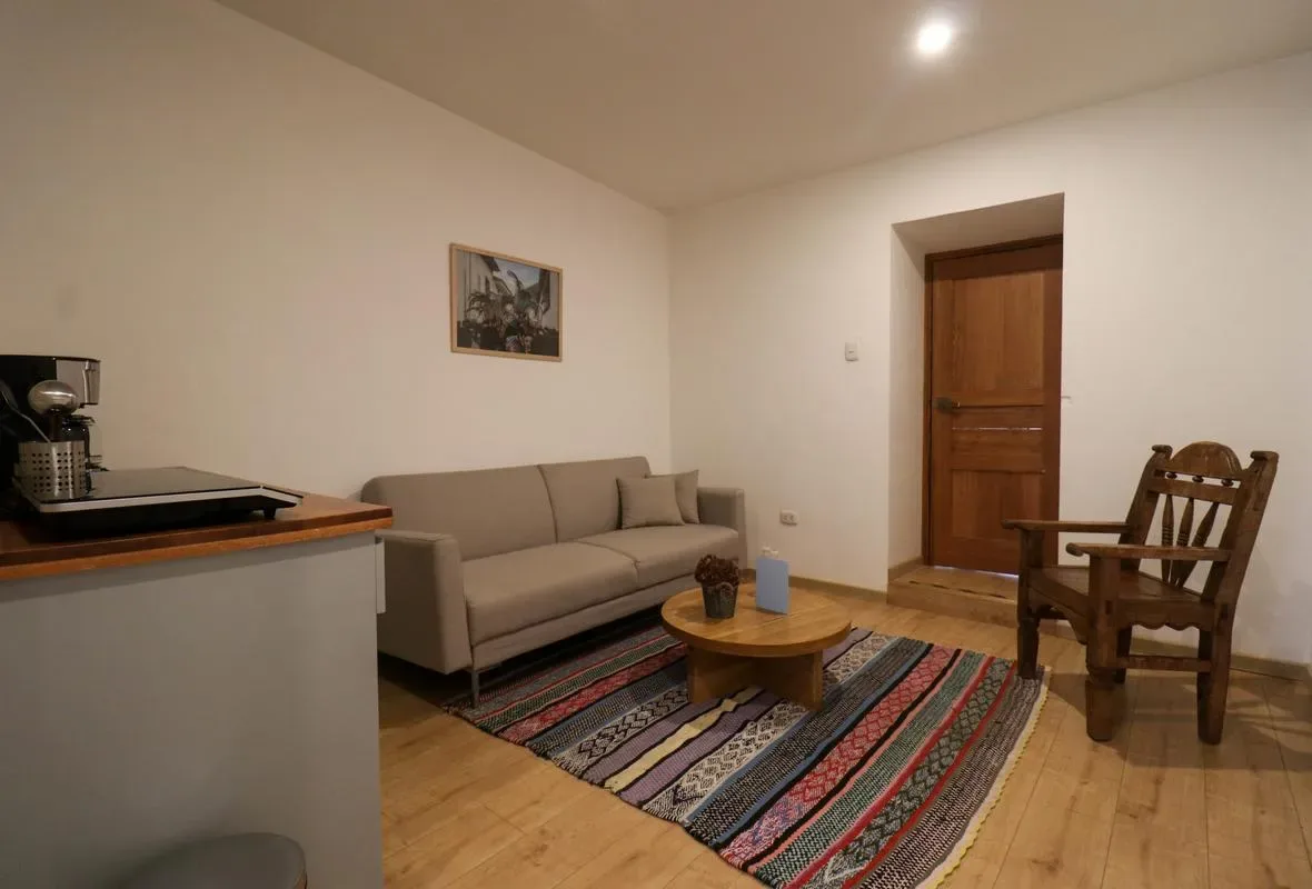 Quiet 1BR in Plaza de Armas w/ Balcony