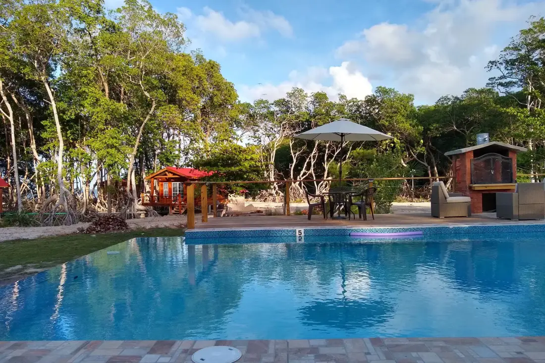 Piscina infinita de agua salada