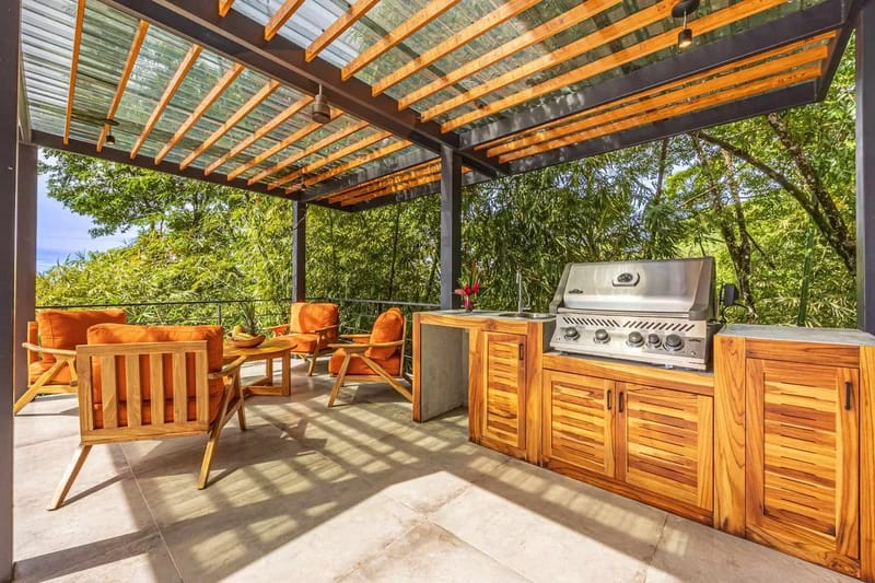 Secluded 4BR Villa w/ Panoramic Ocean Views & Guest House