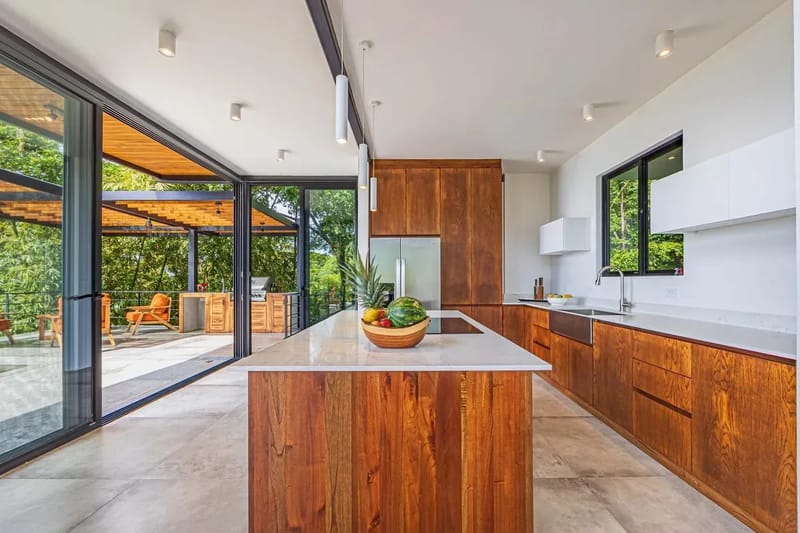 Secluded 4BR Villa w/ Panoramic Ocean Views & Guest House