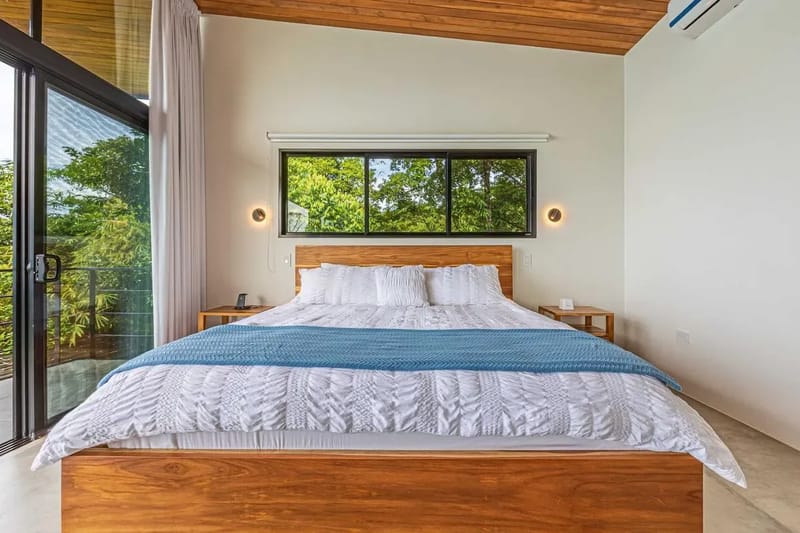 Secluded 4BR Villa w/ Panoramic Ocean Views & Guest House