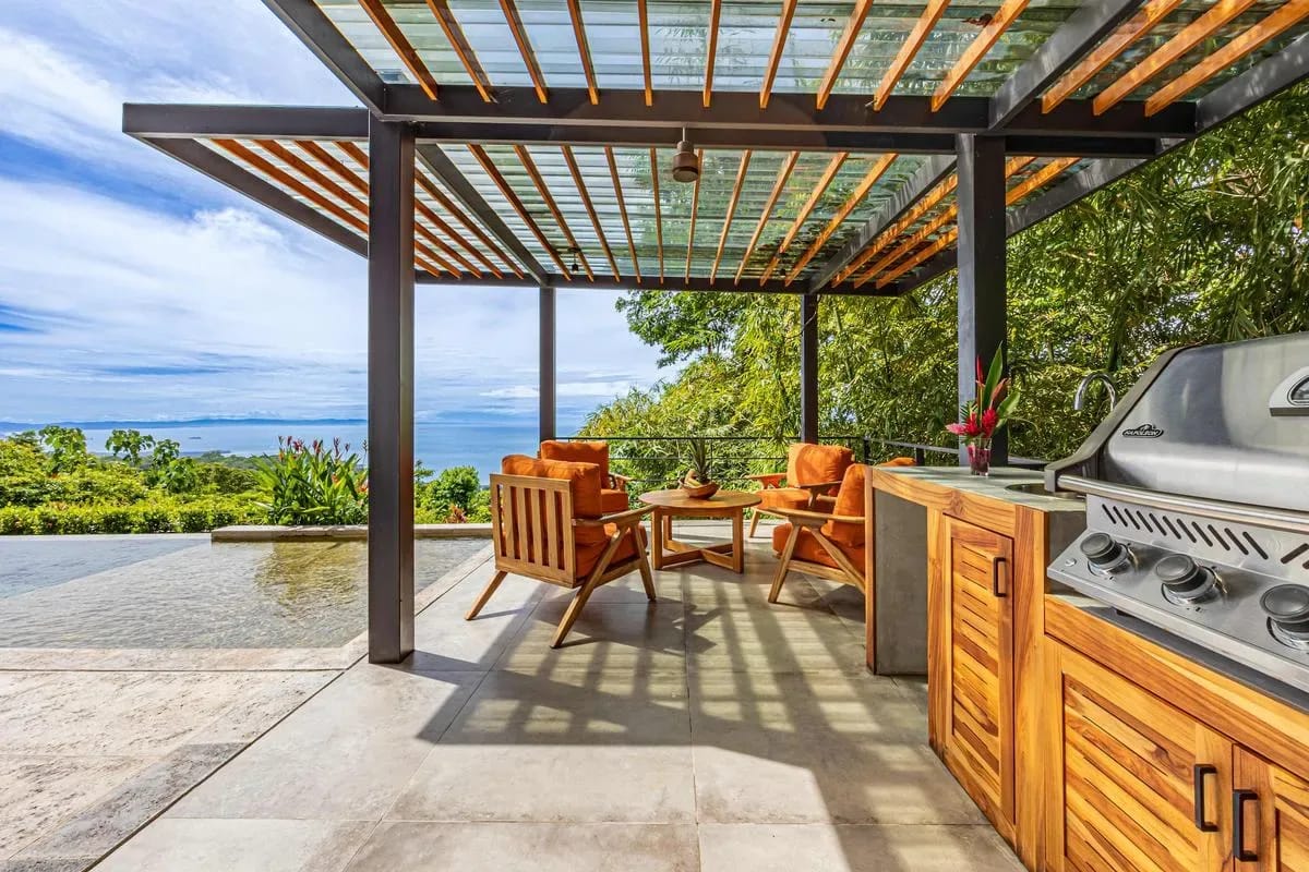 Secluded 4BR Villa w/ Panoramic Ocean Views & Guest House