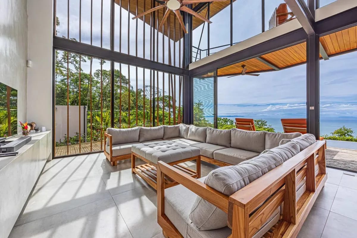 Secluded 4BR Villa w/ Panoramic Ocean Views & Guest House