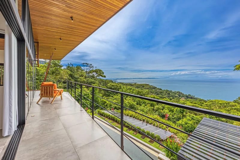 Secluded 4BR Villa w/ Panoramic Ocean Views & Guest House
