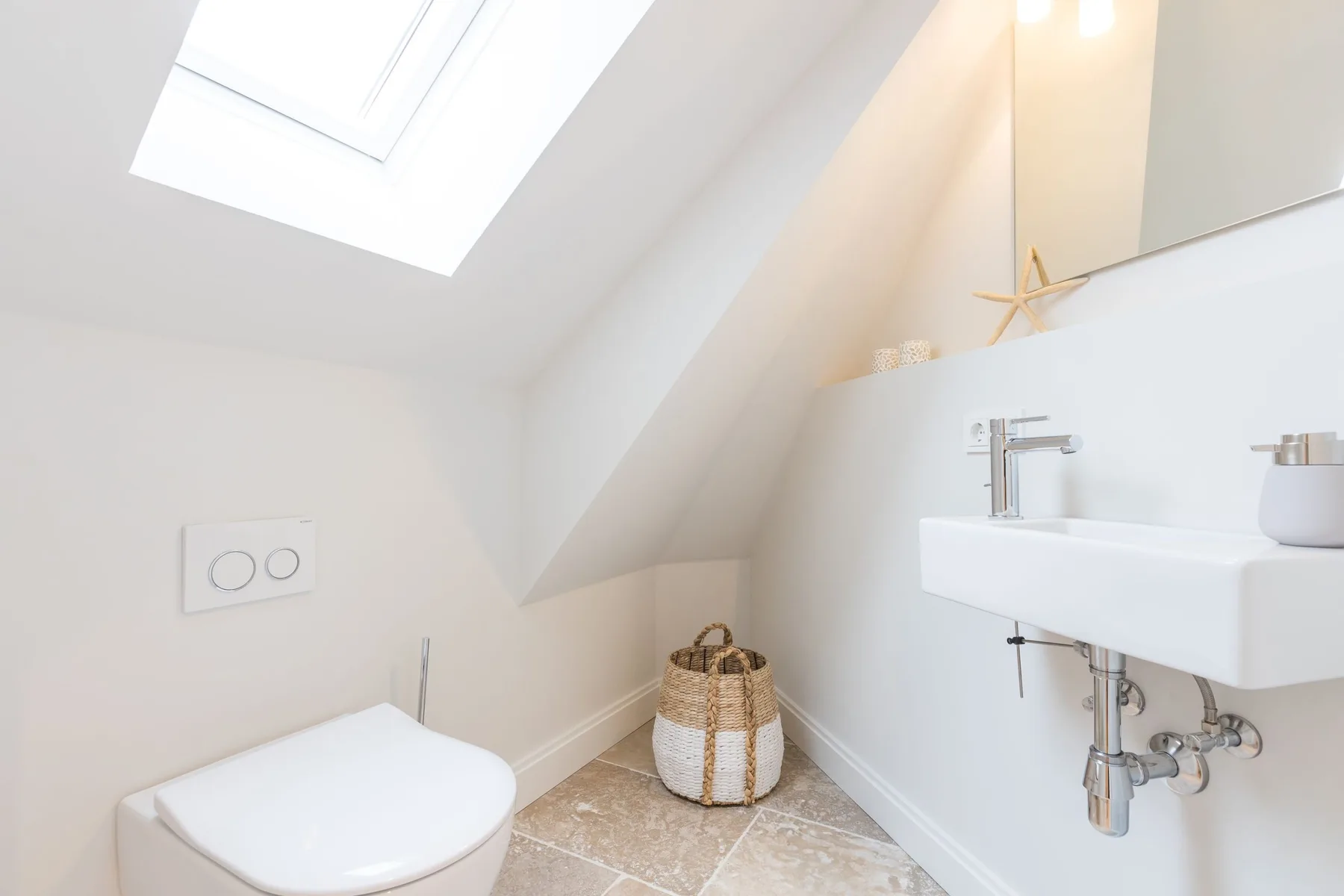 2-Raum Appartement im OG- & DG mit ca. 75m² Nutzfläche, Balkon und Stellplatz