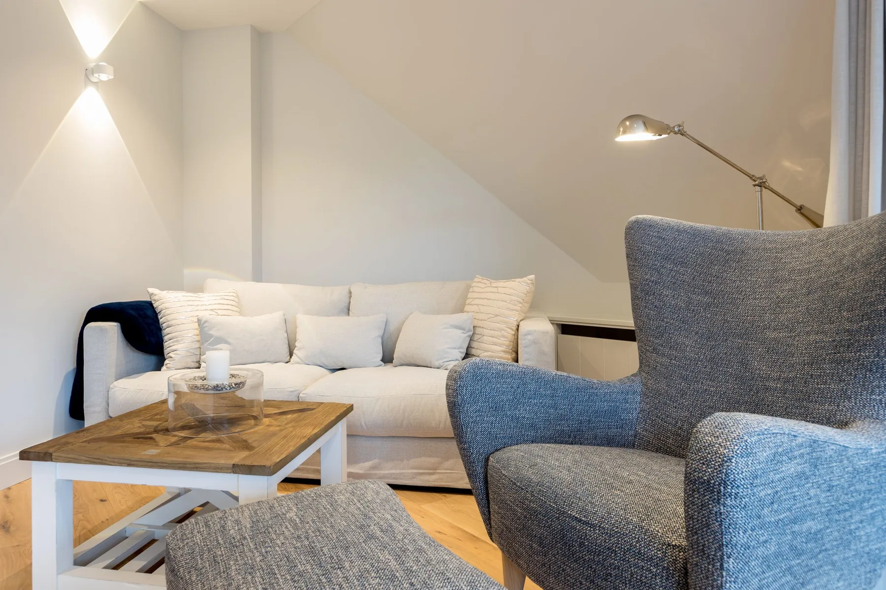 2-Raum Appartement im OG- & DG mit ca. 75m² Nutzfläche, Balkon und Stellplatz