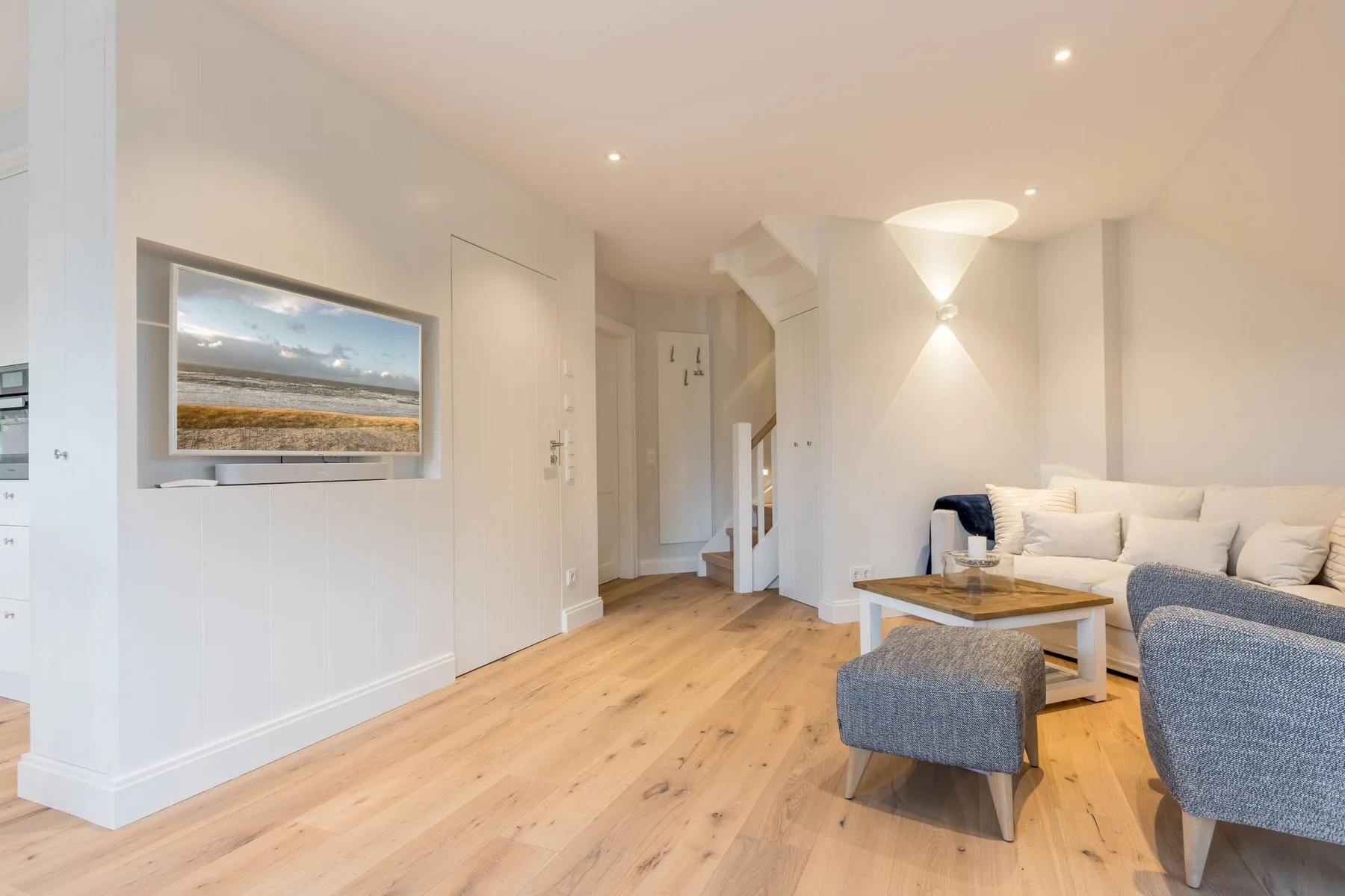 2-Raum Appartement im OG- & DG mit ca. 75m² Nutzfläche, Balkon und Stellplatz