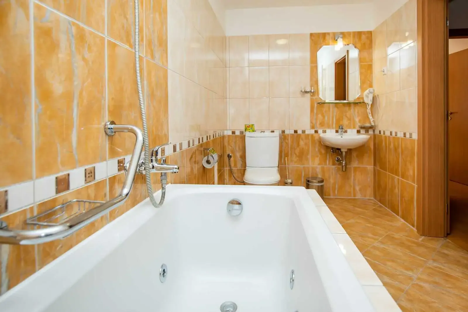 Lux Apartment bathroom
