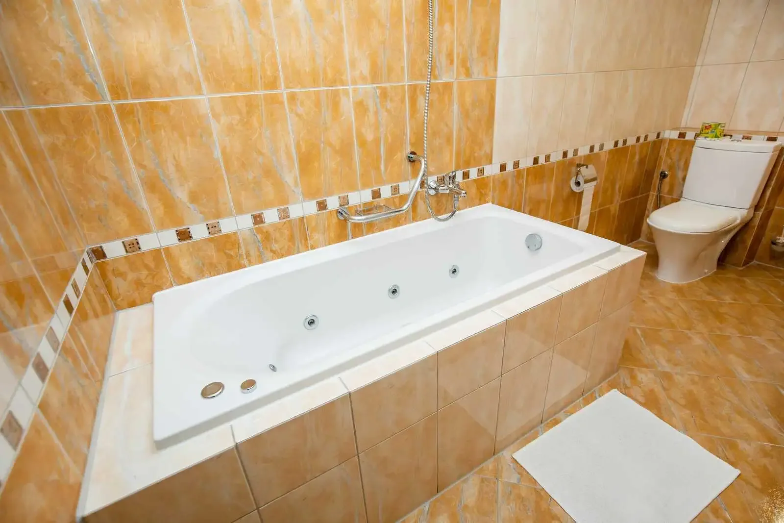 Lux Apartment bathroom