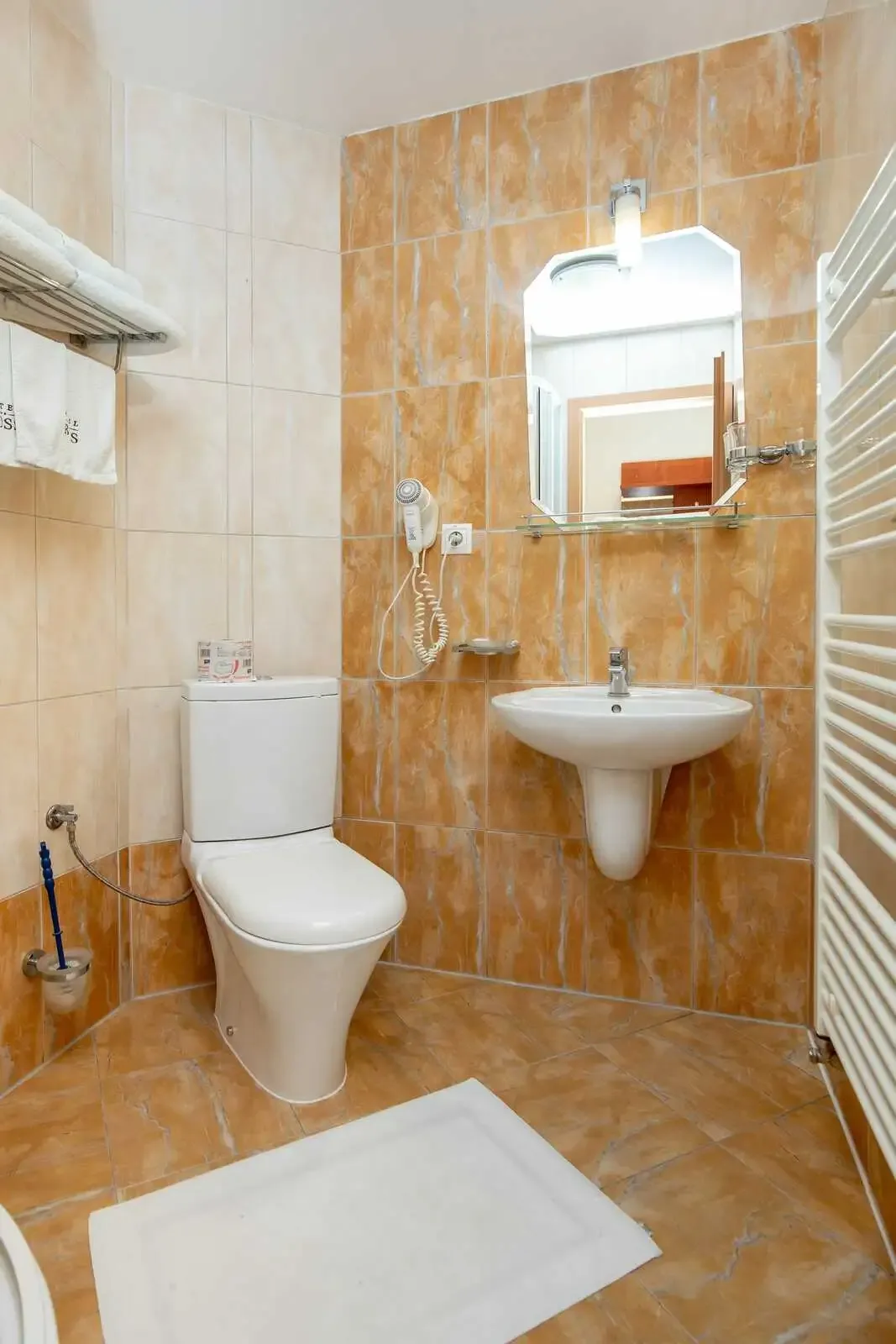 Double Standard bathroom