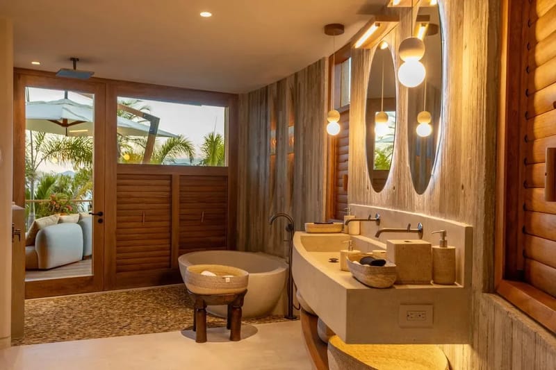 Luxury 8BR Oceanfront Villa w/ Infinity Pool