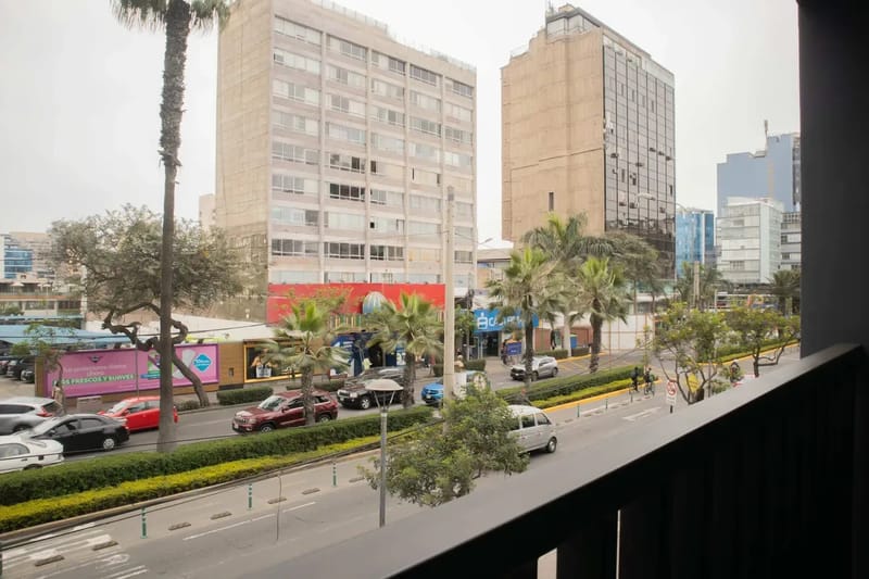 Engaging 1BR w/ Perfect Balcony in Miraflores