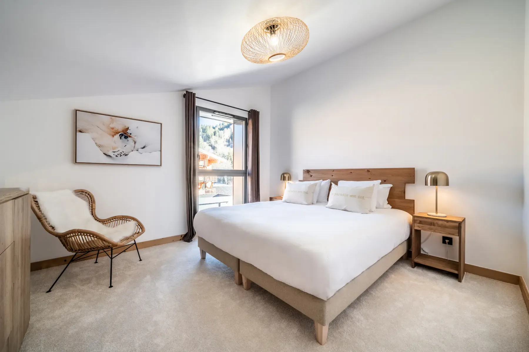 Spacious Doube bedroom Clematis Les Gets