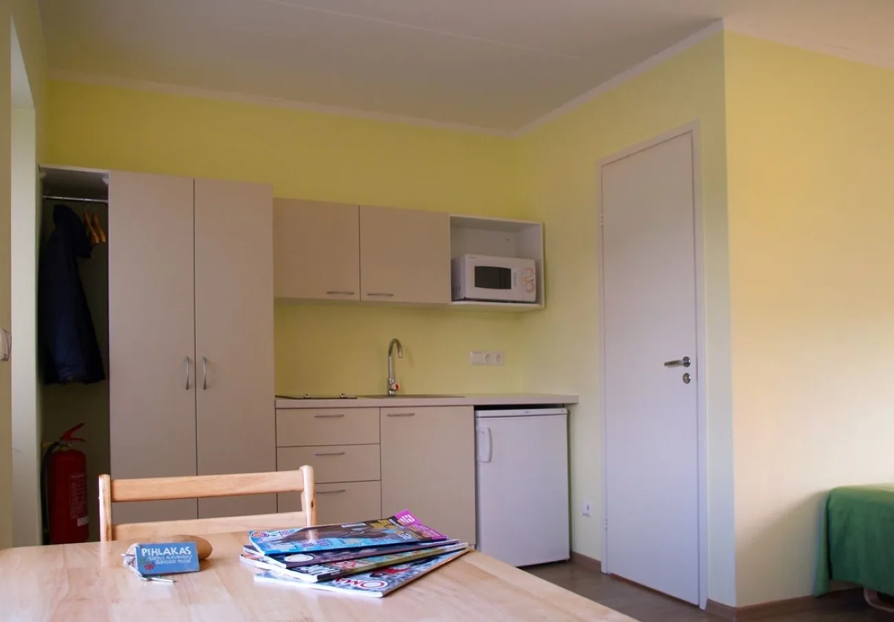 Habitación en la planta baja con cocina pequeña