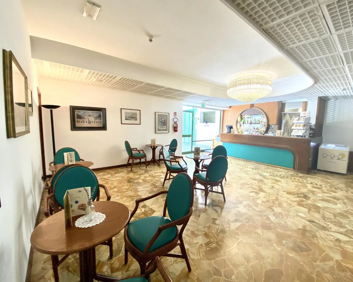 Hotel Florida bar