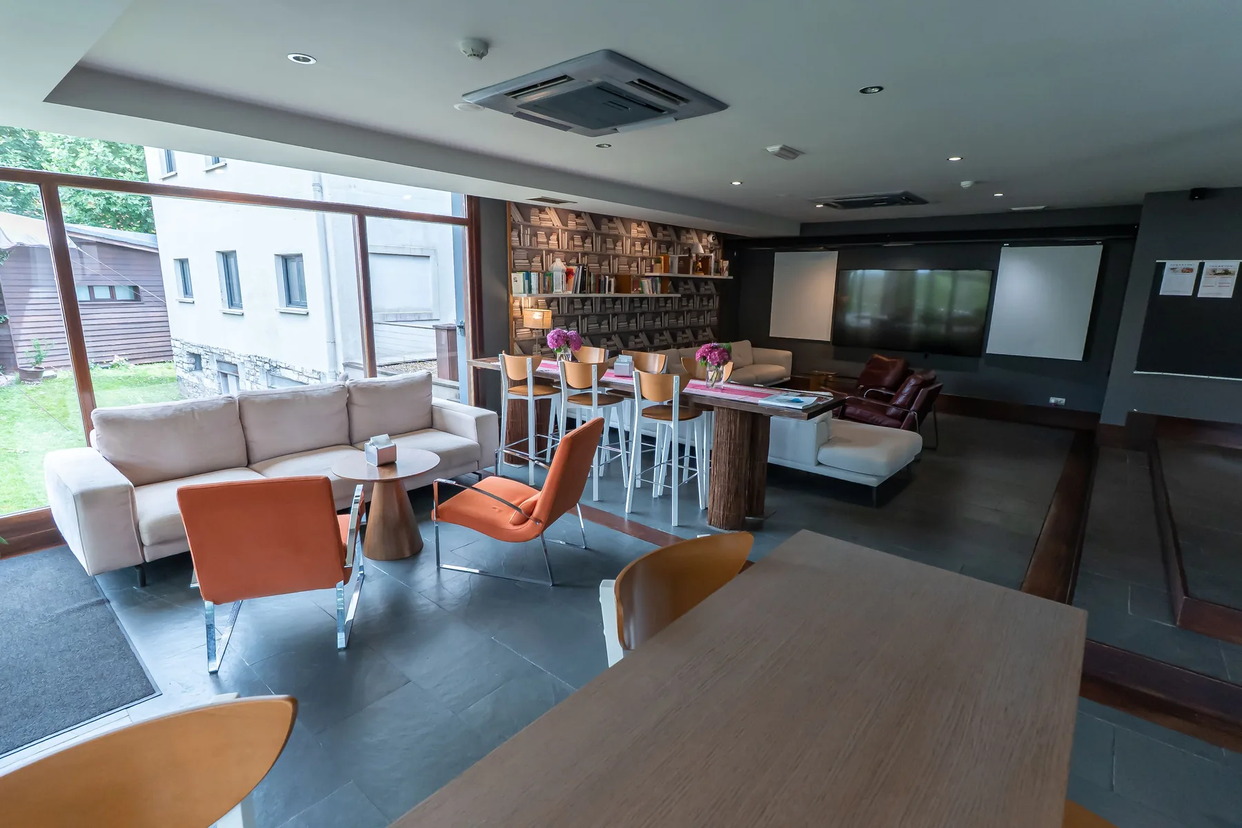 Hotel cafeteria
